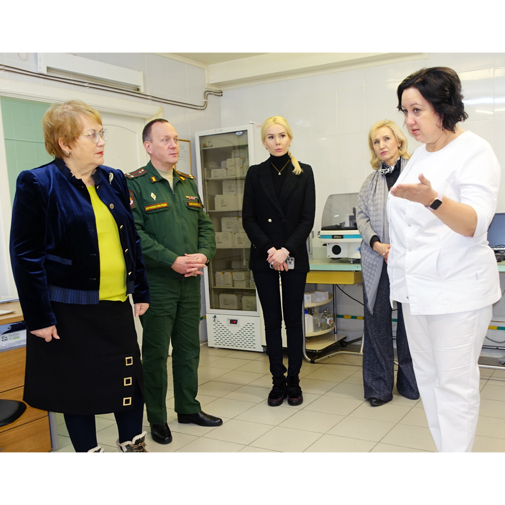 Свердловские нотариусы посетили подшефный госпиталь